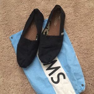 Black TOMS
